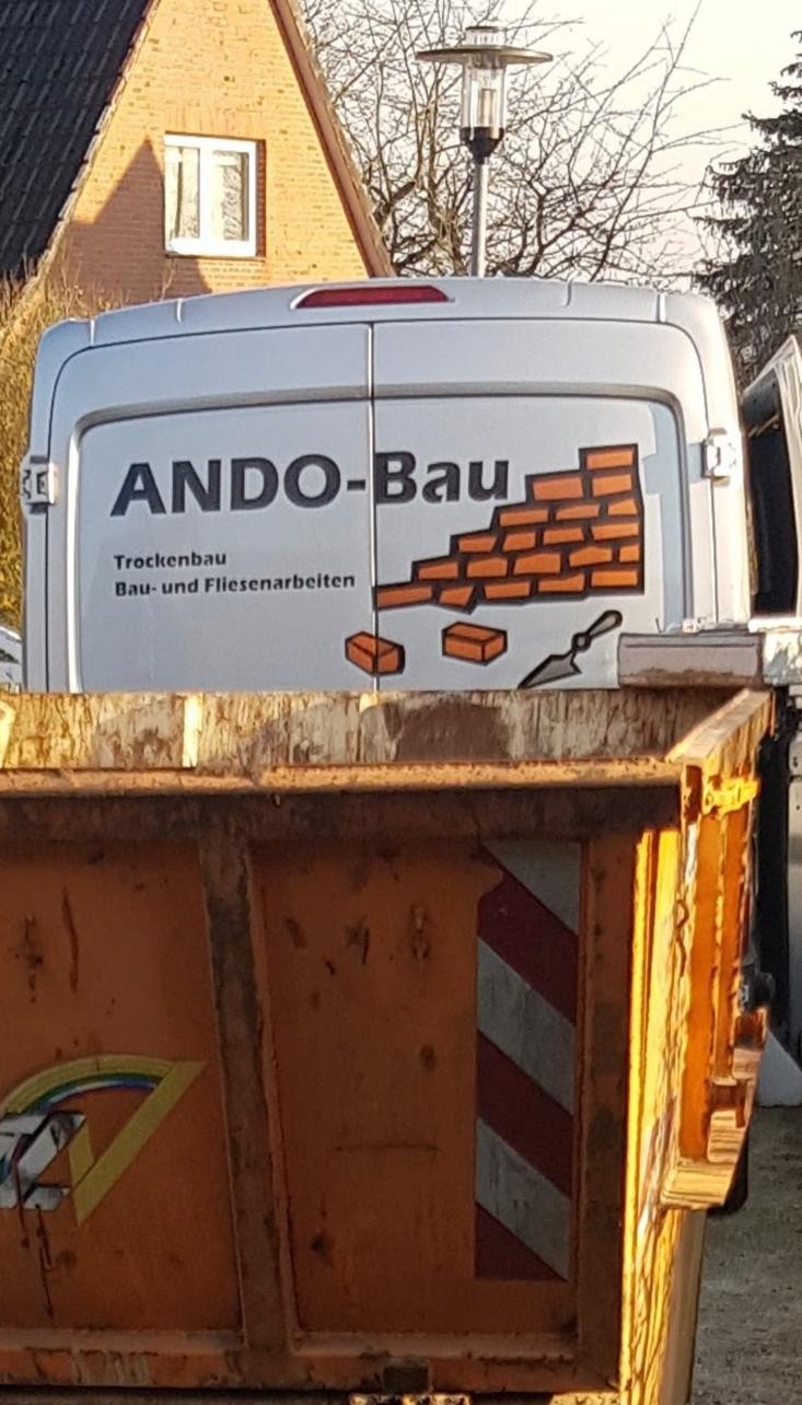 ANDO-Bau Anhänger mit Firmendaten